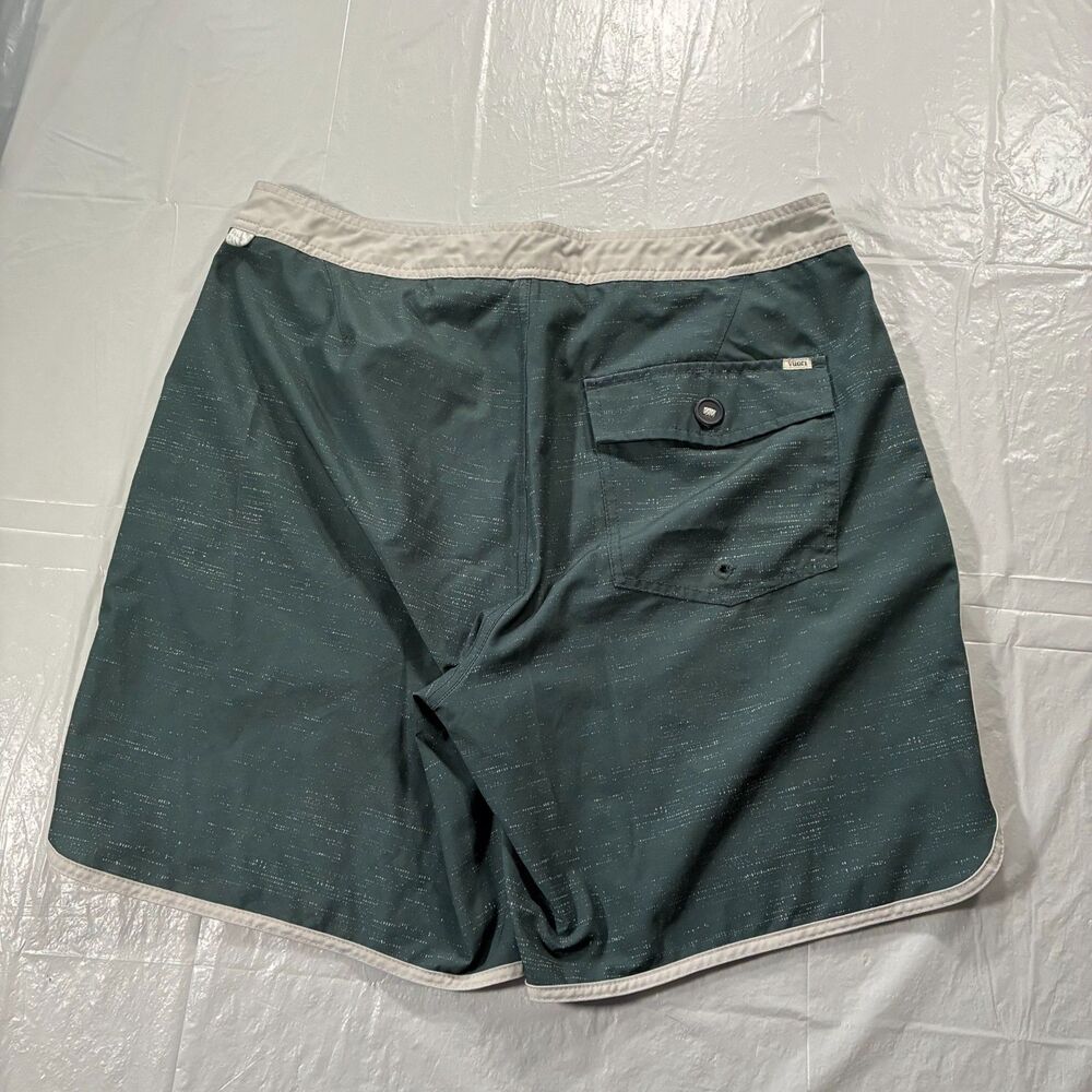 Men’s Vuori Cruise Board Shorts Green White Trim V314 Size 32 EUC 7" inseam - Picture 5 of 10